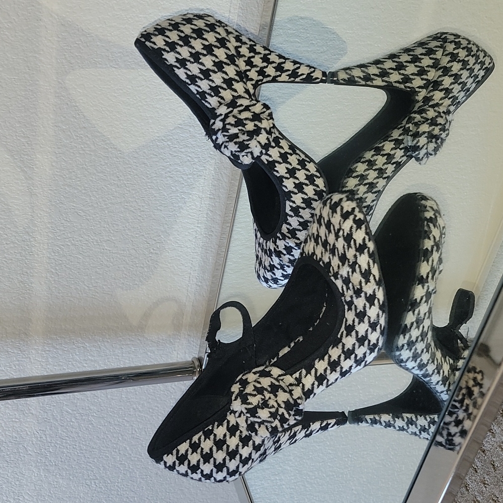 Rocket Dog, black/white herringbone pattern heels, size 8